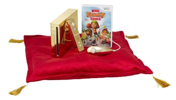 Gold-Plated “Royal Wii” Created for Queen Elizabeth II is Being Sold on eBay